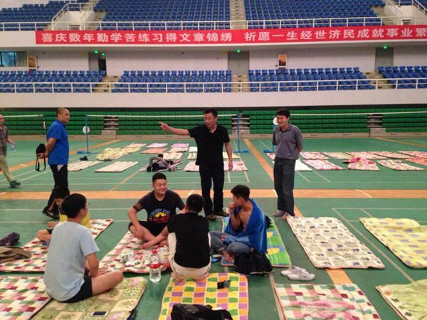 中南大后勤保障部、体育部、物业中心、刑事司法学院等相关单位联合安置受灾学生